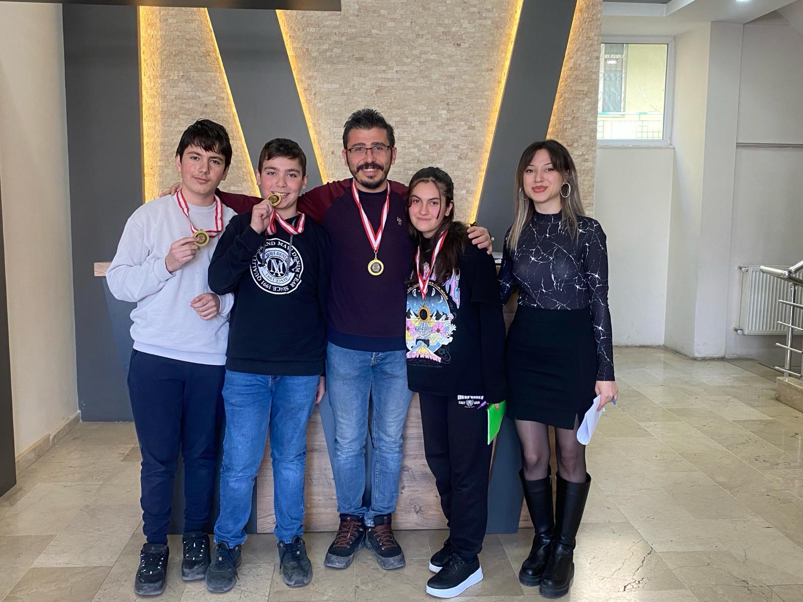 Kurumumuzdan Kareler